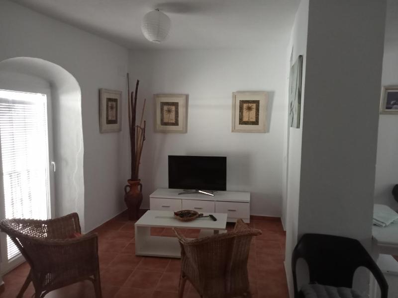 Studio with Balcony image 4