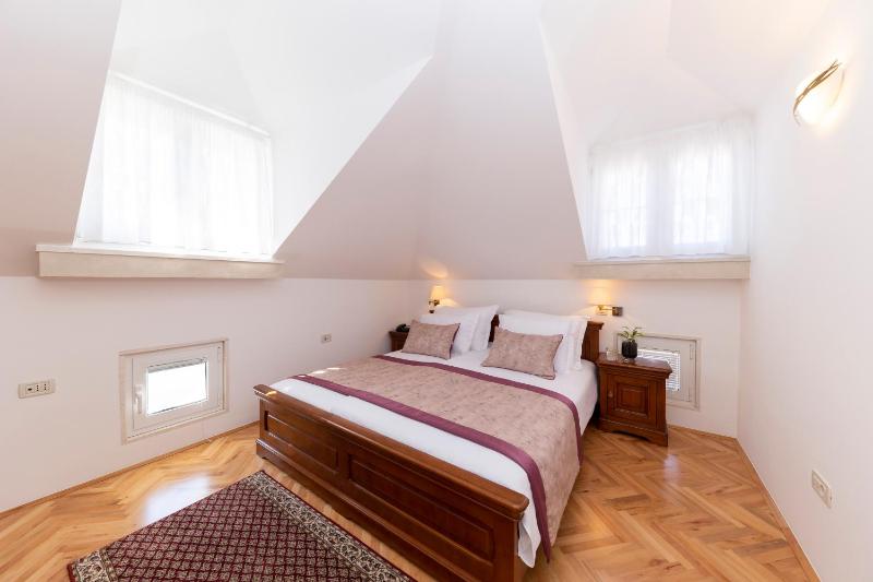 Deluxe Double Room with Terrace image 4