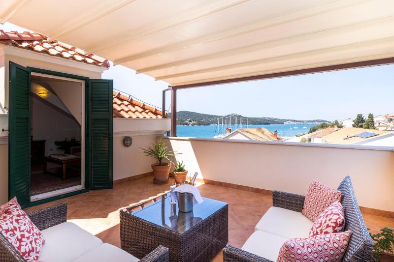 Deluxe Double Room with Terrace image 1