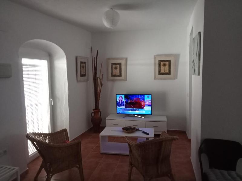 Studio with Balcony image 3