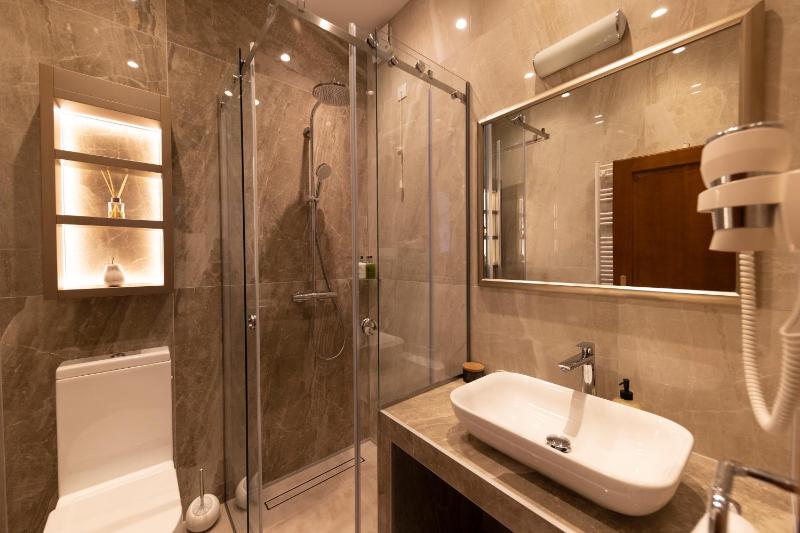 Standard Twin Room image 2