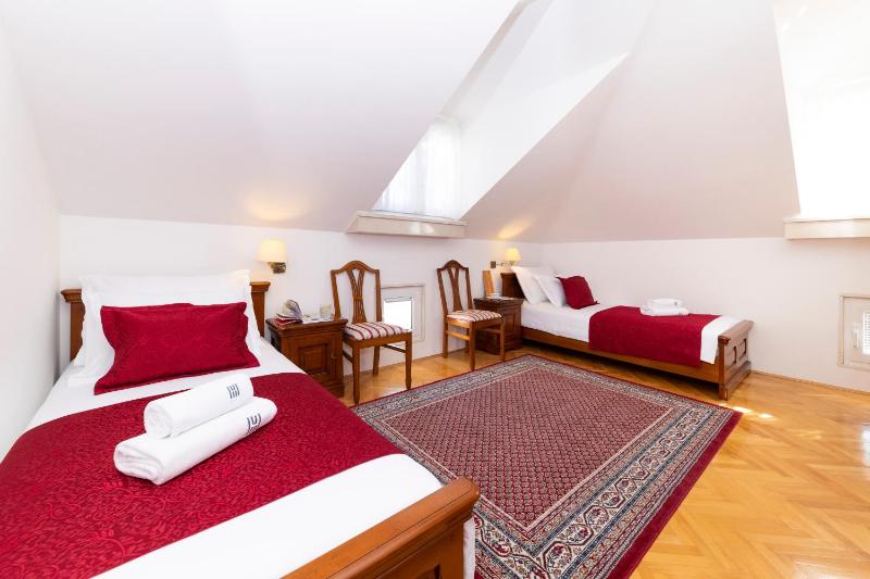 Standard Twin Room image 1