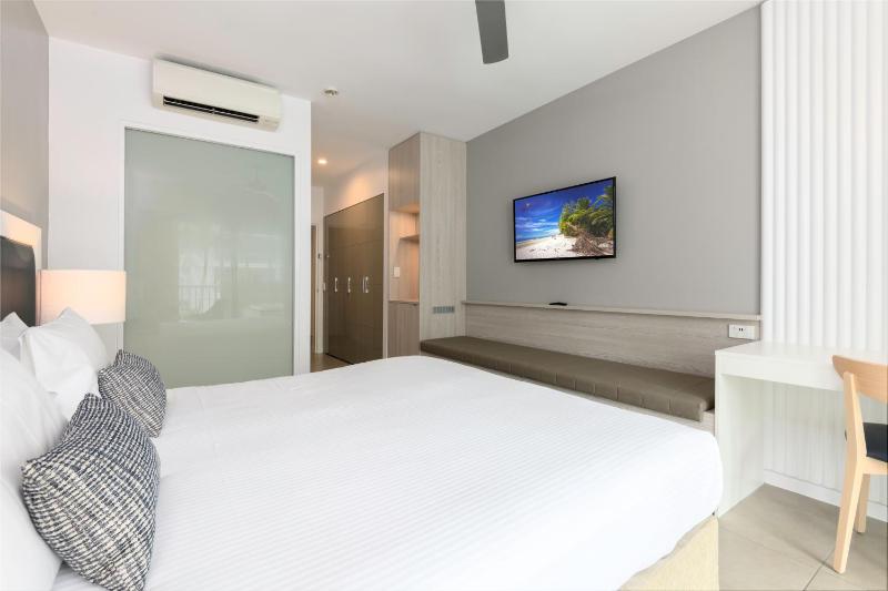 Beach Club Port Douglas Luxury Apartments - image 14