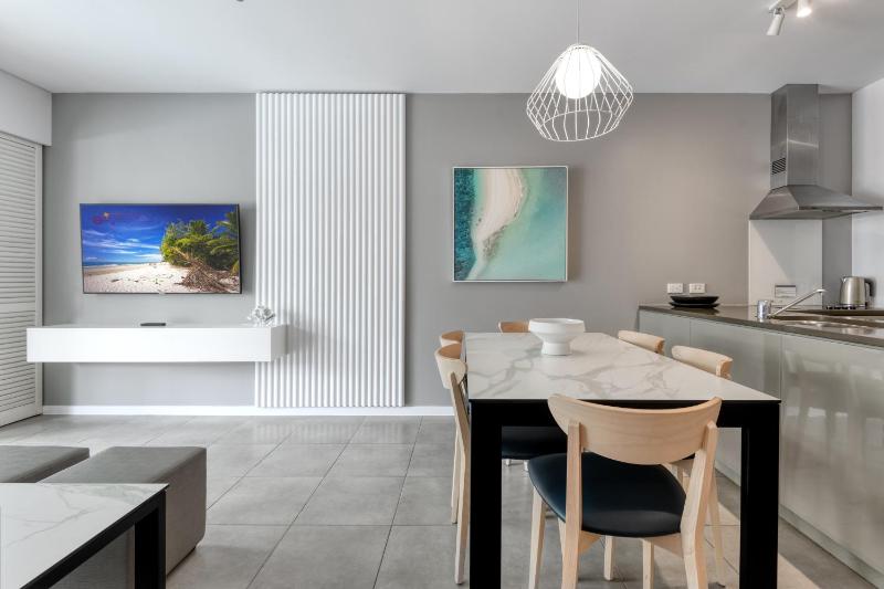 Beach Club Port Douglas Luxury Apartments - image 12