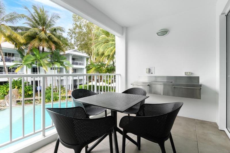 Beach Club Port Douglas Luxury Apartments - image 13