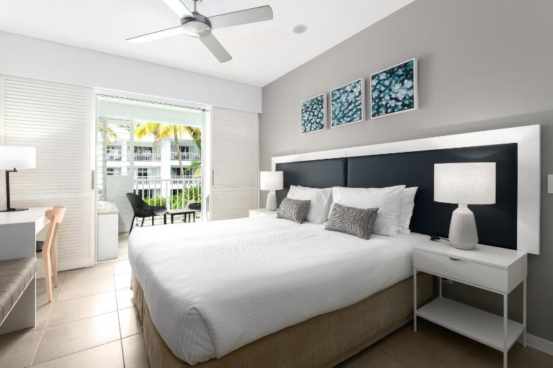 Beach Club Port Douglas Luxury Apartments - image 16