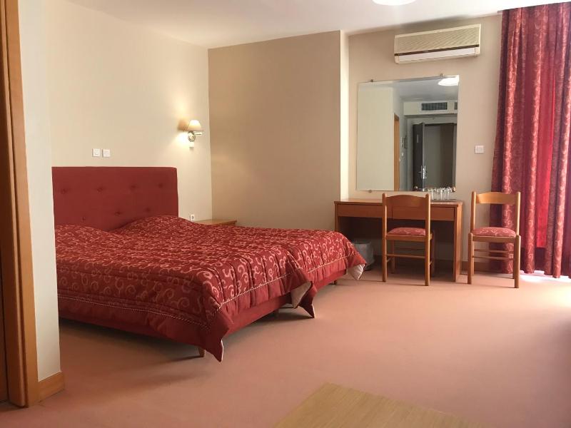 Deluxe Triple Room image 4
