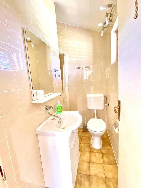 Dragan's Den Hostel - image 6