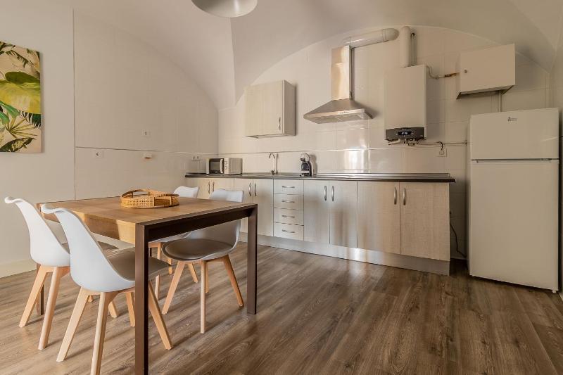 One-Bedroom Apartment image 4