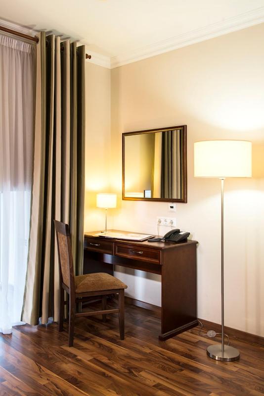 One-Bedroom Apartment image 3