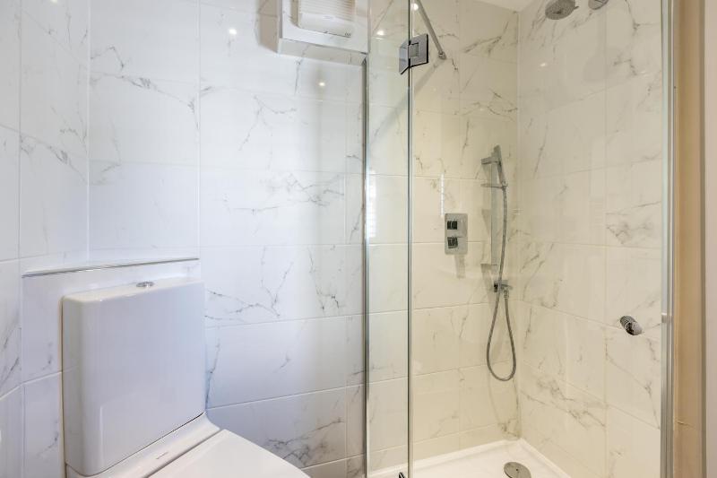 King Room image 4