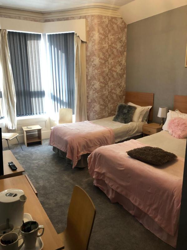 Triple Room with Private Bathroom image 1