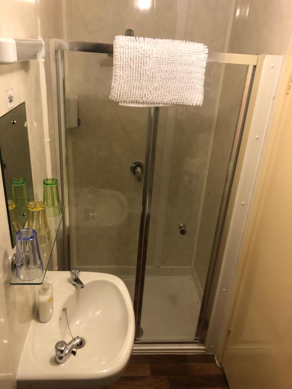 Triple Room with Private Bathroom image 3