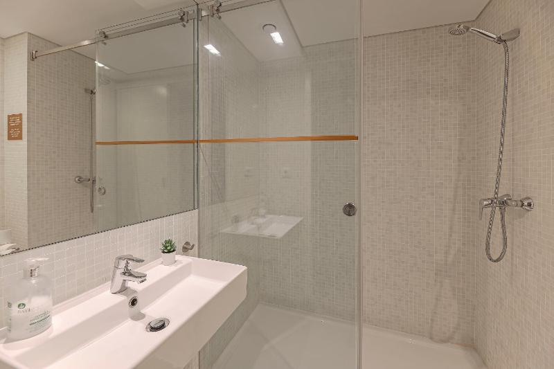 Uporto House Residence - image 10