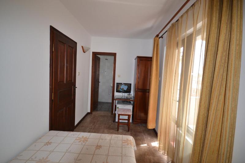 Budget Single Room image 3