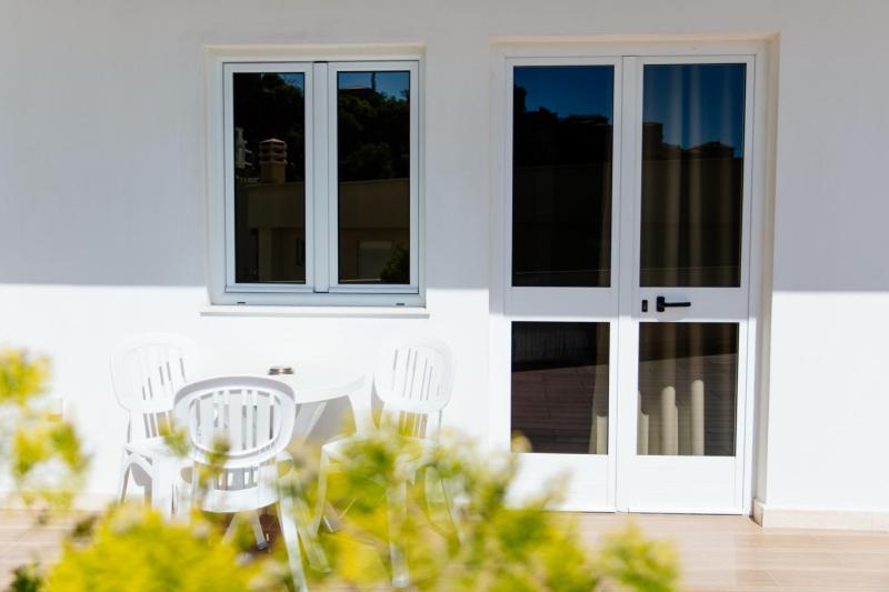 Triple Room with Sea View image 3