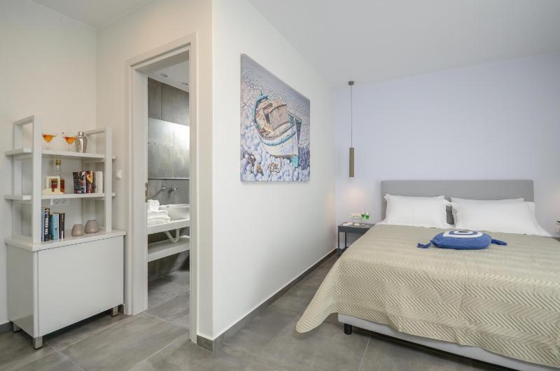 Superior Double Room with Garden View image 3