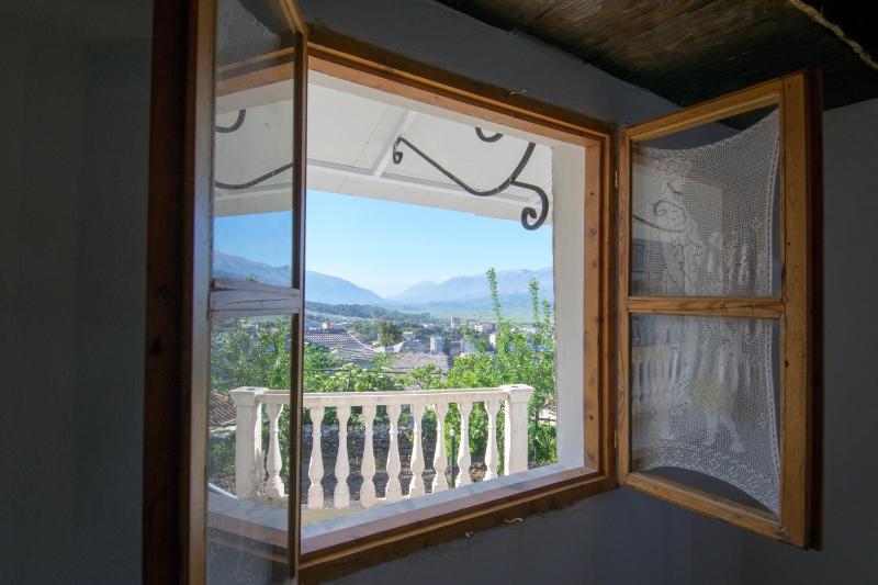 Deluxe Double Room with Balcony image 4