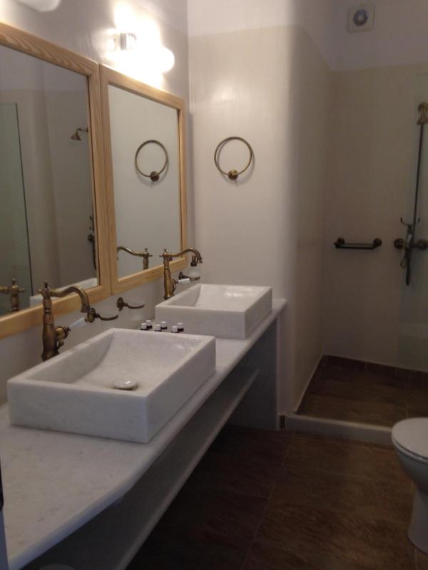Superior Twin Room image 2
