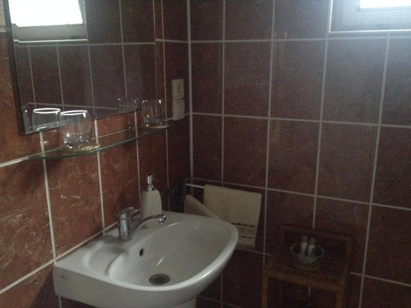 Deluxe Double Room with Extra Bed image 4