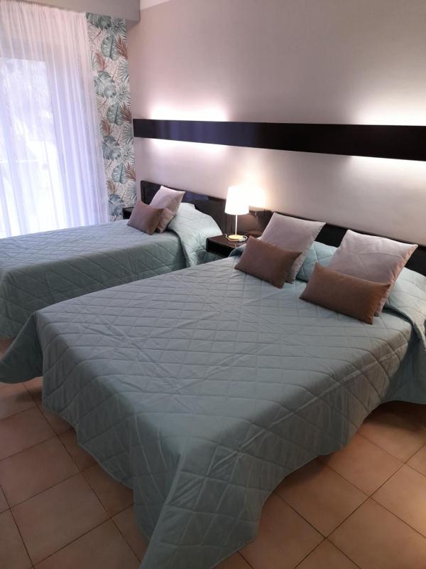 Triple Room with Sea View image 4