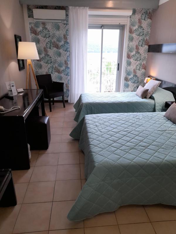 Triple Room with Sea View image 1