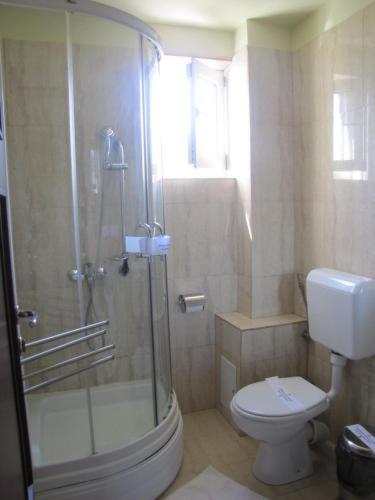 Economy Double Room image 3