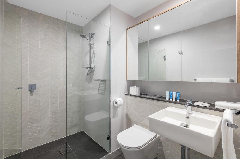 One-Bedroom Luxury King Suite image 3