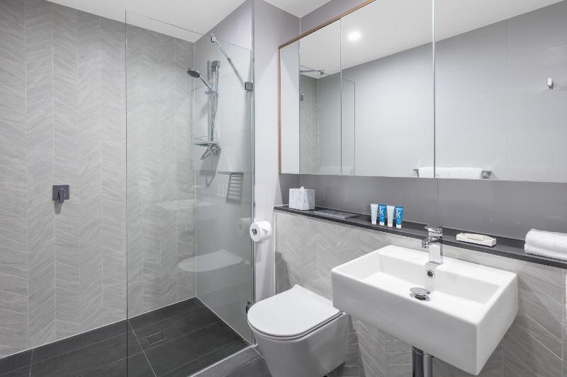 One Bedroom Luxury Twin Suite image 4