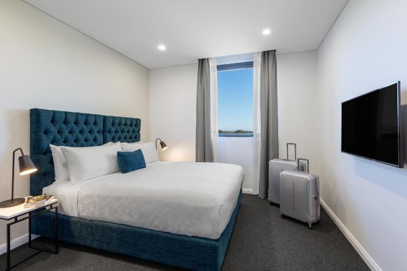 Three-Bedroom Luxury Suite image 4