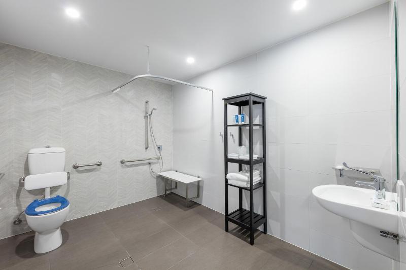 One-Bedroom Accessible Suite image 2