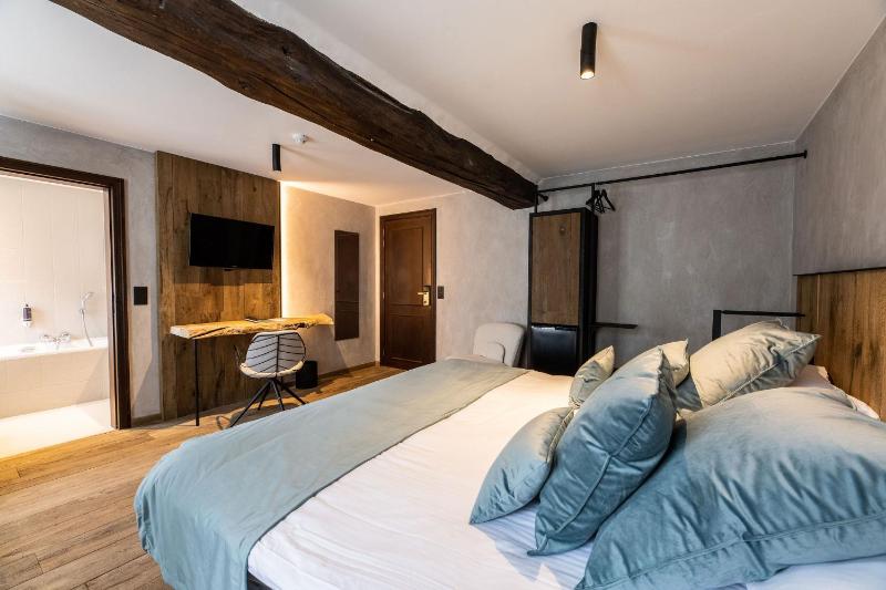 Double Room image 4