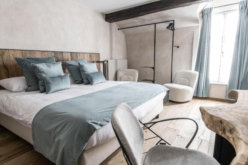 Double Room image 3
