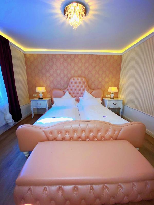 One-Bedroom Apartment image 4