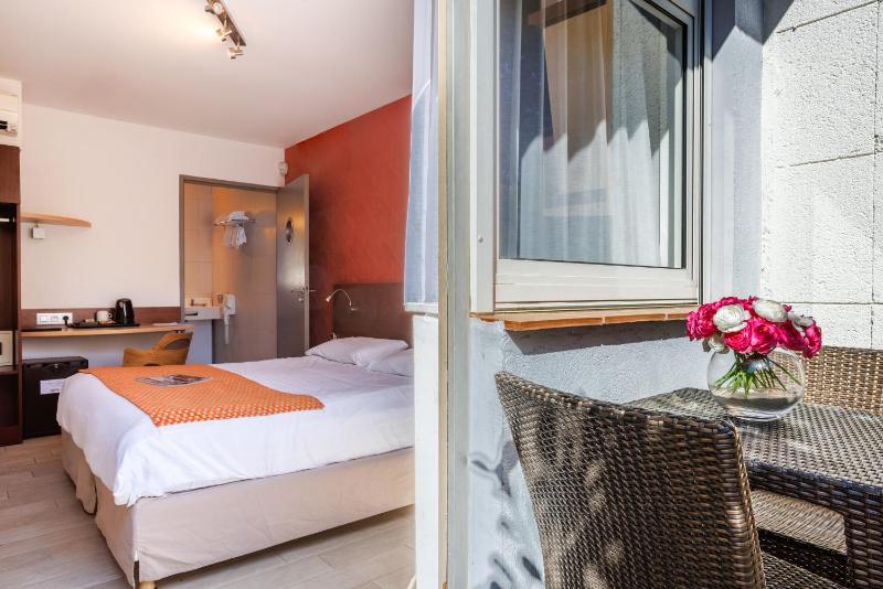 Double Room on Ground Floor with Wheelchair Access image 2