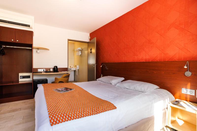 Double Room on Ground Floor with Wheelchair Access image 3