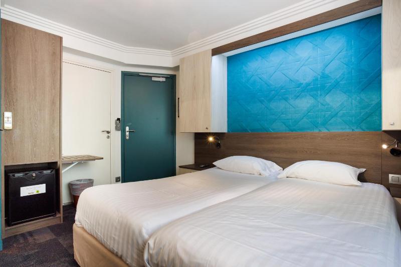 Standard Twin Room image 2