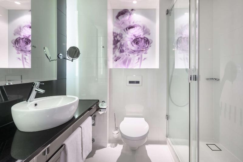 Standard Room image 4