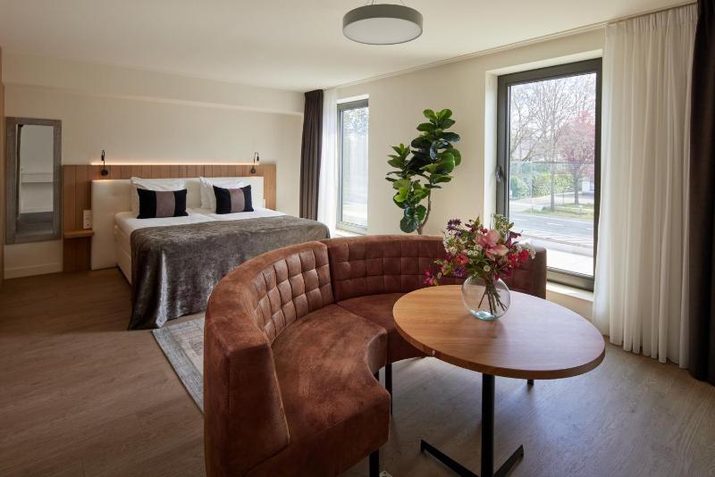 Executive Room image 1