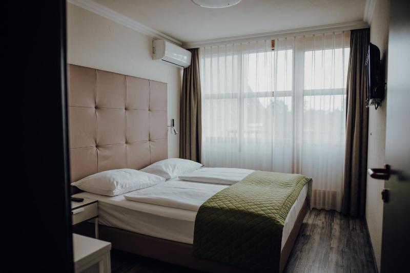 Double Room with Garden View image 4