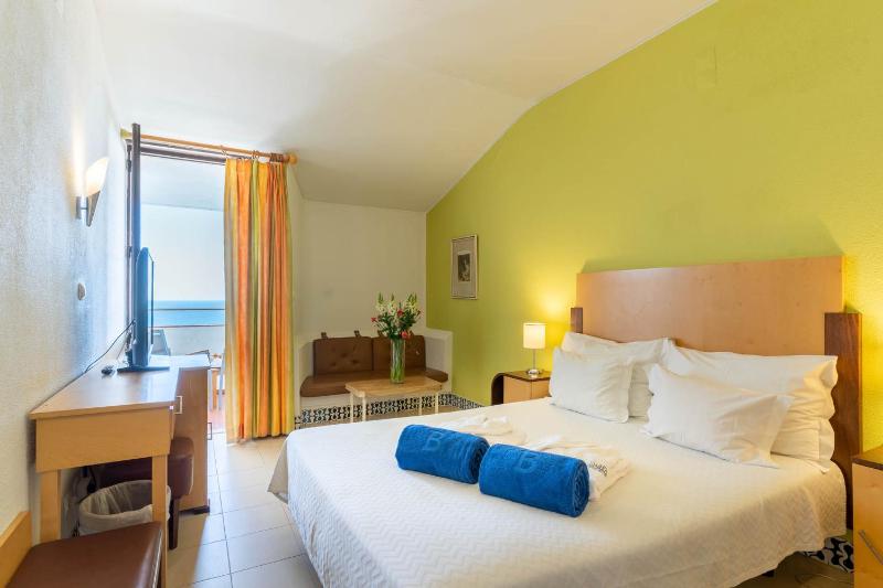 Double Room with Sea View image 3