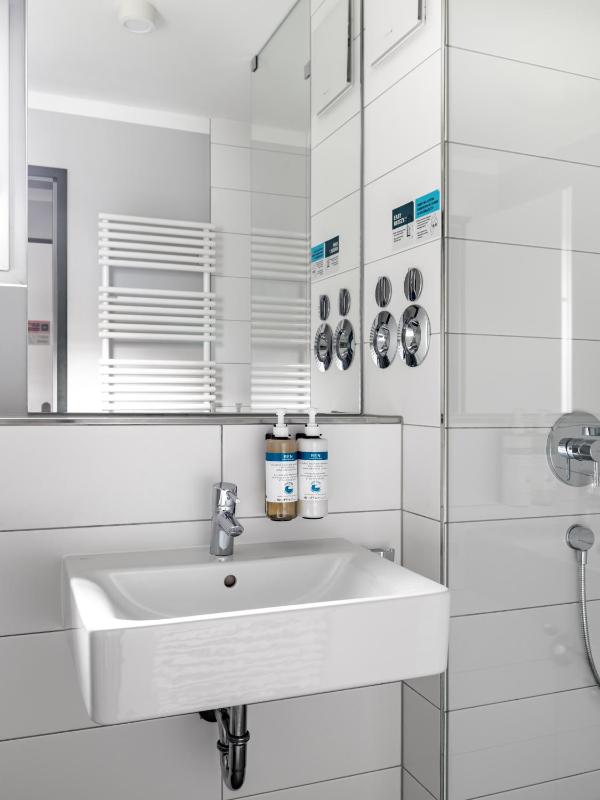 Large Studio with Kitchenette and Balcony image 2