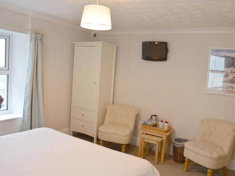 Superior King Room image 2