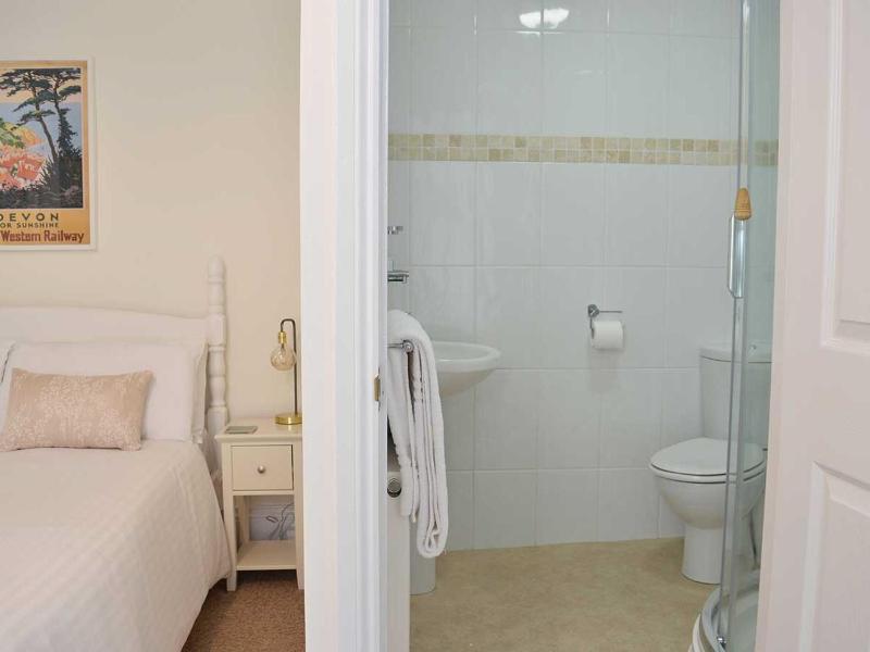 Double Room with Private Bathroom image 3