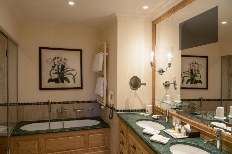 Deluxe Suite Mountain View image 2