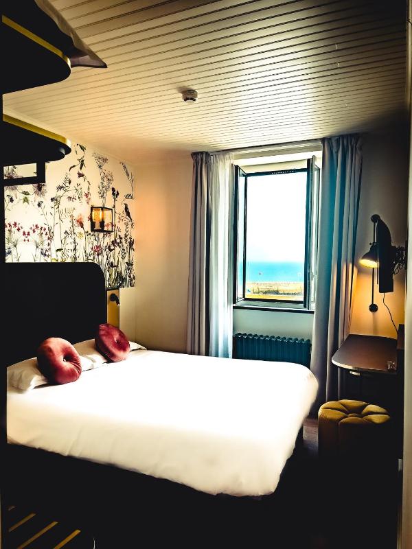 Double Room Sea Side image 4