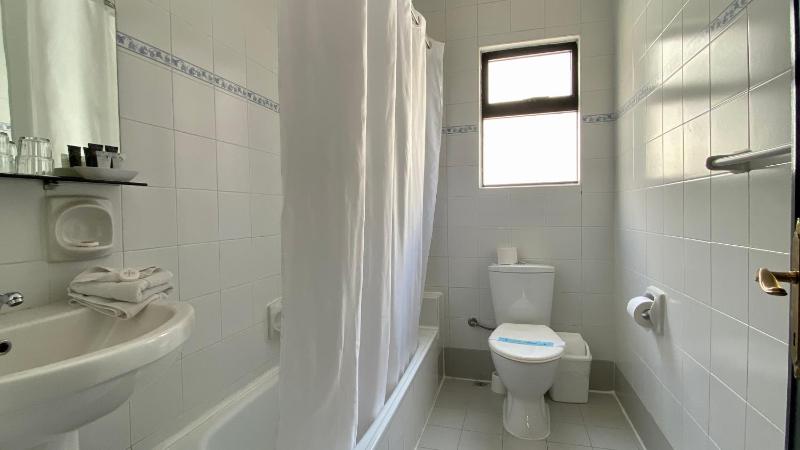 Double or Twin Room with Balcony and Sea View image 1