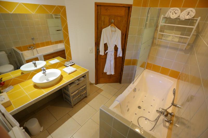Superior Double Room image 3