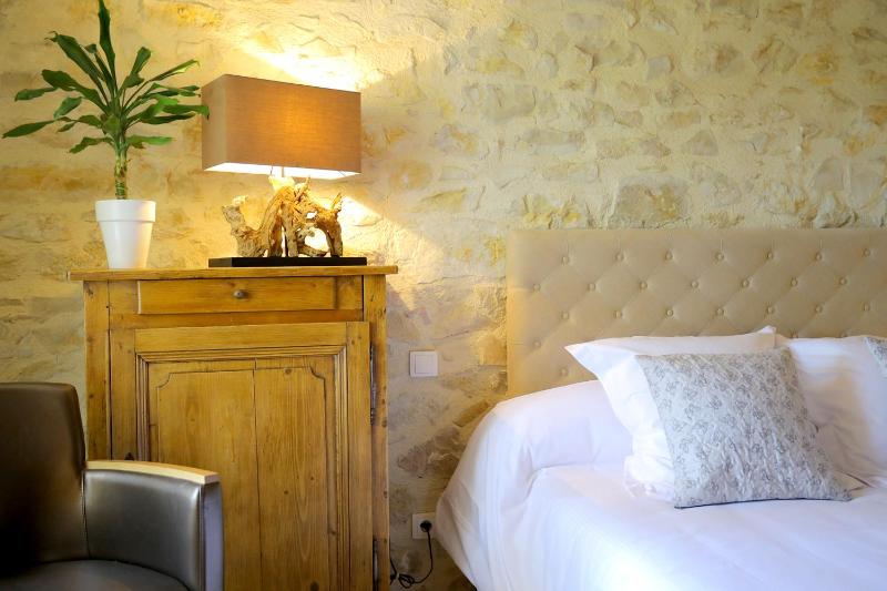 Classic Double Room image 2