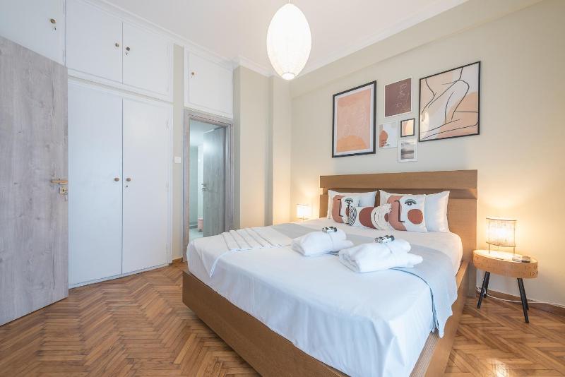 Supreme Suite with balcony by Cloudkeys - image 2